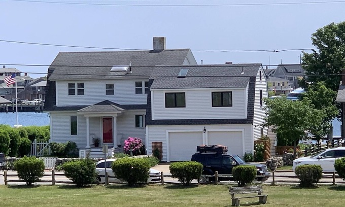Oak Bluffs House | Waterfront House On Oak Bluffs Harbor