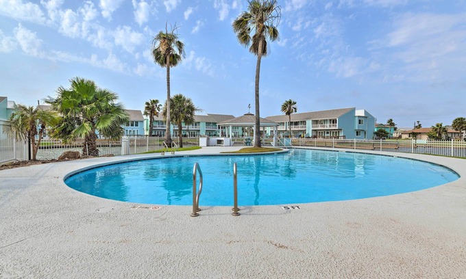Key Allegro Condo | Waterfront Key Allegro Condo w/Balcony & Pool