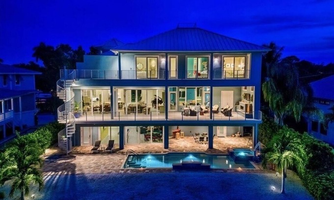 Bonita Shores House | Waterfront Luxury Estate - 5BR/6.5BA, Heated Pool, Spa, Tiki Hut & Gulf Access