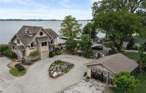 Sandusky House | Waterfront Luxury Family Retreat