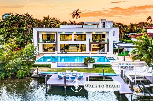 Harbor Beach Villa | Waterfront Masterpiece Villa Grand Heated Pool Seabreeze Key