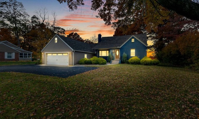 Fairfield House | Waterfront Oasis "Waters Edge Retreat" Lake Erie Internal name: Shallow Waters Retreat