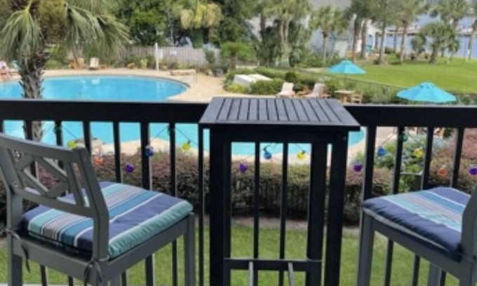 Fort Walton Beach Apartment | Waterfront Paradise <brClose to Beaches & Destin<brNew Kitchen & Private Marina