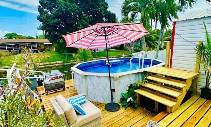 Hallandale Beach Villa | *Waterfront Pool Paradise* Luxe Oasis