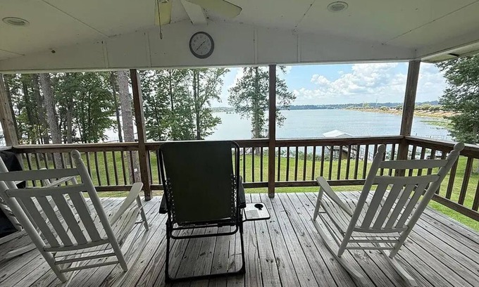 Georgetown House | Waterfront! Prime Location, Clean, Swimming Pool, Fishing Dock, WIFI