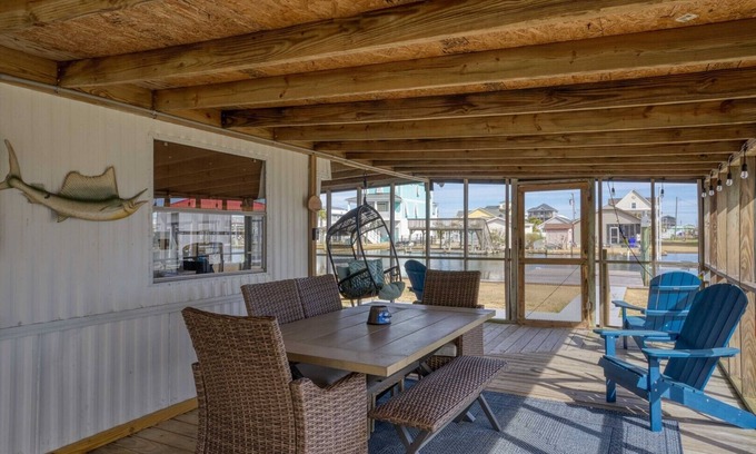 Surf City House | Waterfront - Private Dock and Boat Lift on Canal - Pets Allowed