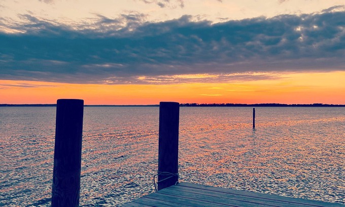 Grimstead House | Waterfront, Private Dock, Fire Pit, Hot Tub, Screened Porch and Beach Access!