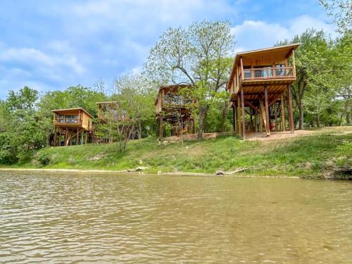 New Braunfels House | Waterfront Sky Cabin 1