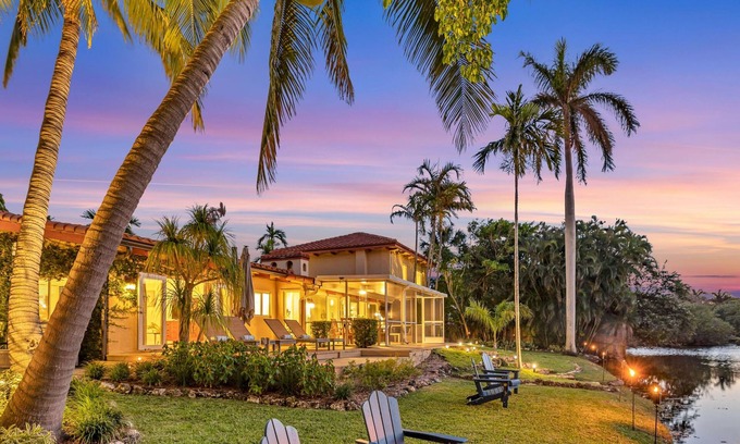 Birch Park Finger Streets House | Waterfront/Steps to Beach/Heated Pool/Casablanca Key/Residence