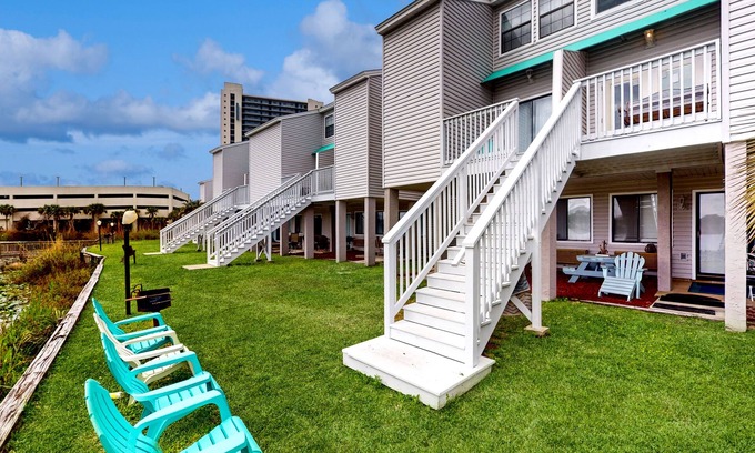 El Centro Beach House | Waterfront Townhome w/Shared Pool, Central AC, Free WiFi - Snowbird-Friendly