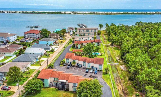 Mary Esther House | Waterfront Townhome ~ 10 Mi to Navarre Beach!