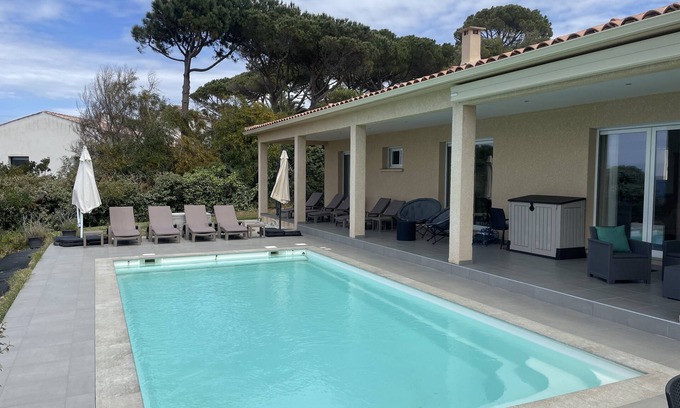 Calcatoggio Villa | Waterfront villa with pool