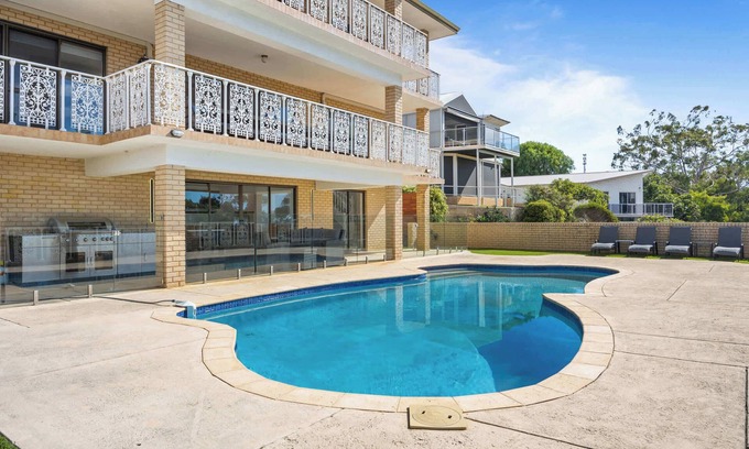 Dawesville House | Waterfront Wonder in Dawesville