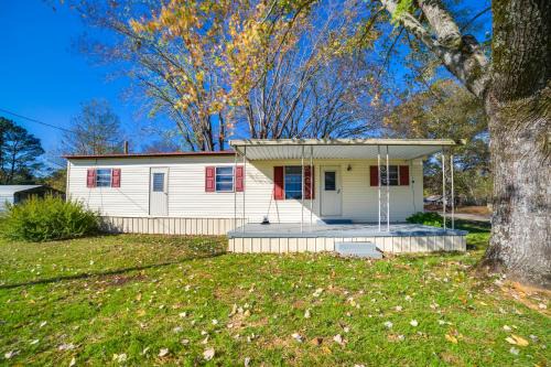 Waterloo House | Waterloo Home Walk to Pickwick Lake Fishing Pier!