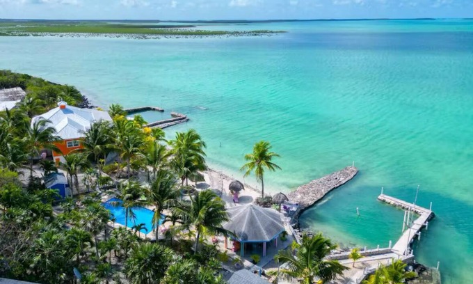 Great Exuma House | Waters Edge at The Cays