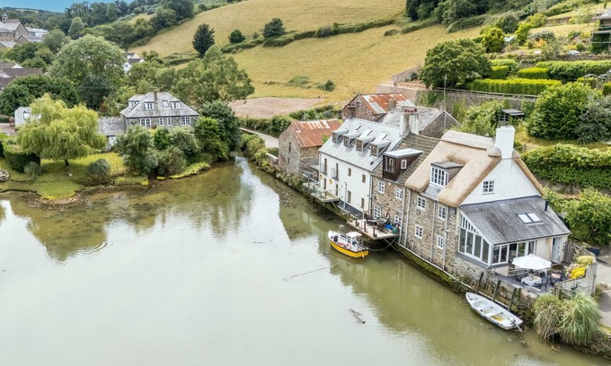 Tuckenhay Cottage | Waters Edge, Exclusive Village Location