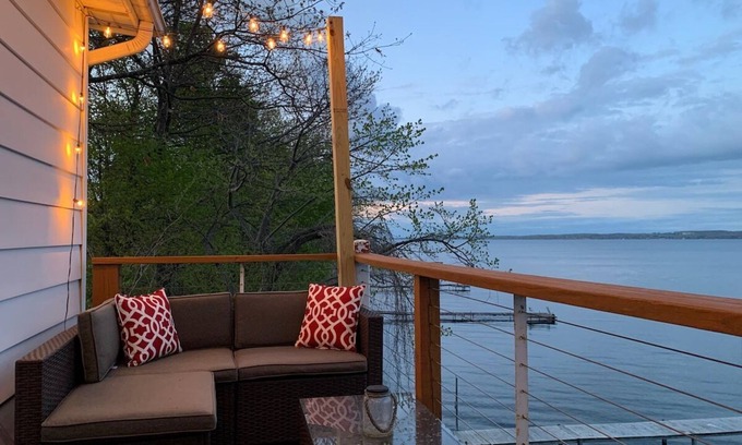 Geneva House | Water’s Edge Lakefront w/Kayaks, Fire Pit & Dock