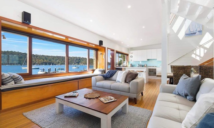 Scotland Island House | Waters Edge|Peaceful Scotland Island Retreat