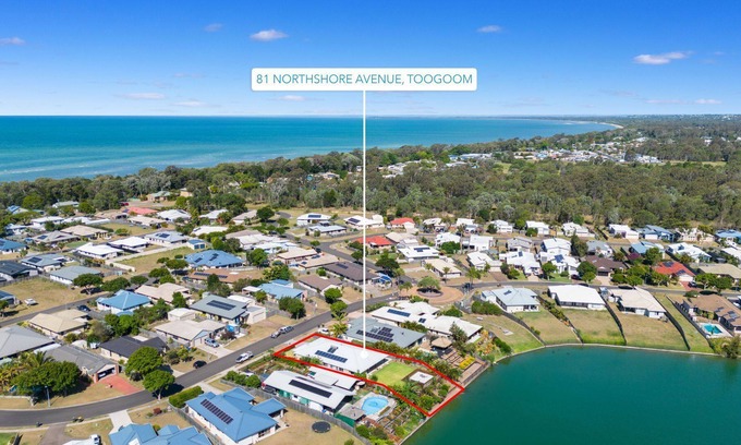 Toogoom House | Waters Edge Retreat - Stunning Modern Home on the Lake