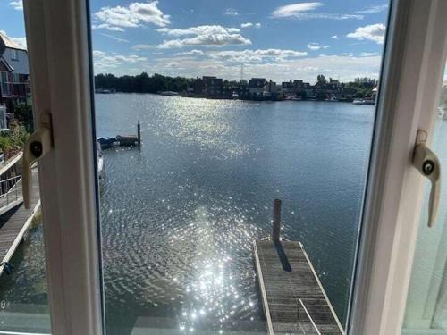 Abingdon House | Waterside 4BR on Abingdon Marina Access Oxford