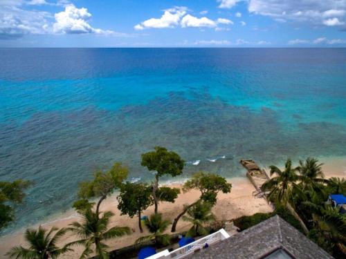 Old Trees Bay Apartment | Waterside Apartment 101 by Island Villas