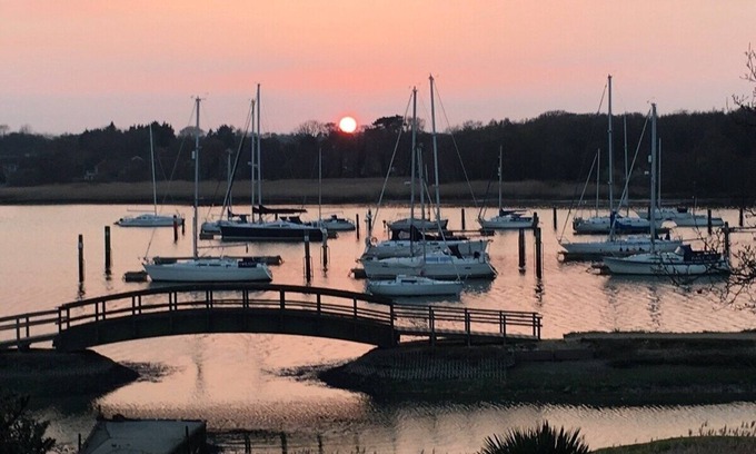 Hamble-le-Rice Apartment | Waterside Cabin - River Hamble