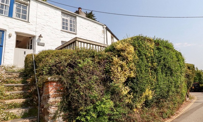 Truro Cottage | WATERSIDE COTTAGE, pet friendly, character holiday cottage in Truro