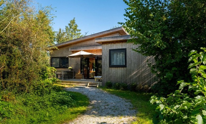 Grou Cabin | Waterside holiday home