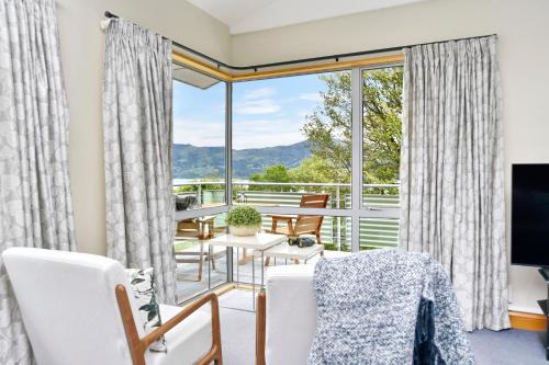Akaroa House | Watson Street - Bookahome