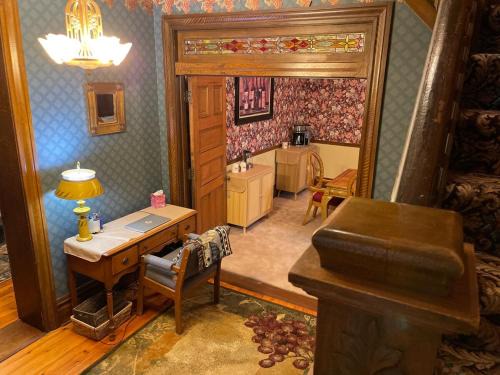 McClellandtown House | Watsons Woodland Manor at Deer Creek Winery