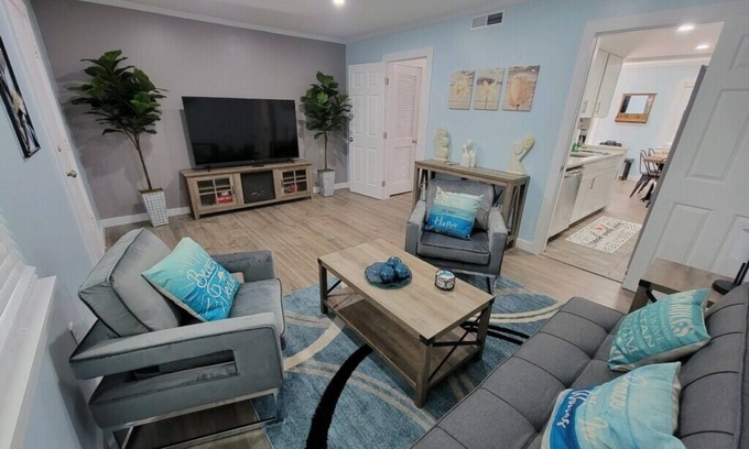 Palmetto Dunes Villa | Wave of relaxation - pet-friendly villa with parking.