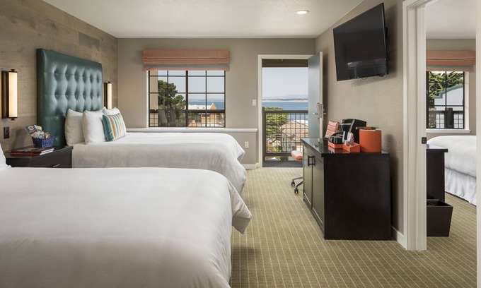 Lighthouse District Hotel | Wave Street Inn