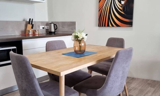 Beckenham Apartment | Waverley apartment D-one bedroom, wifi available