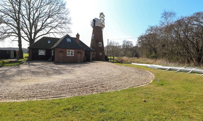 Irstead Cottage | WAYFORD MILL, family friendly, character holiday cottage in Wayford