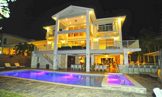 Northeast Miami House | We aim to provide an unforgettable experience with our 5Star waterfront property
