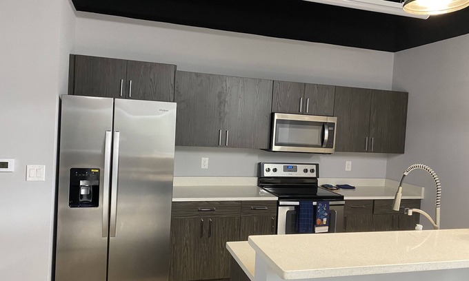 Dearborn Apartment | We are located around hotels and restaurants and airport are very close