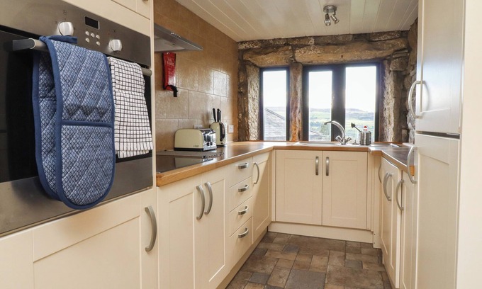 Heptonstall House | WEAVER'S VIEW, pet friendly, character holiday cottage in Heptonstall