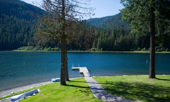 Troy House | Wedding and Event Venue on Bull Lake!