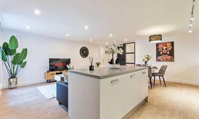 Bordesley Apartment | Week Discount | Grand Central | Sleeps 4 | 2Bed