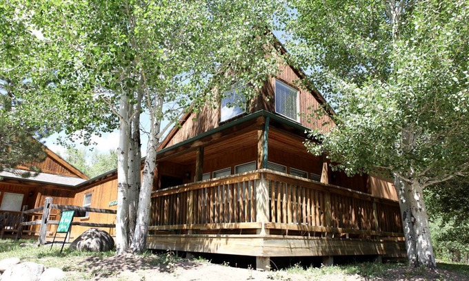 Salida Cabin | Weekend Getaway for Outdoor Recreation near San Isabel Forest in Colorado