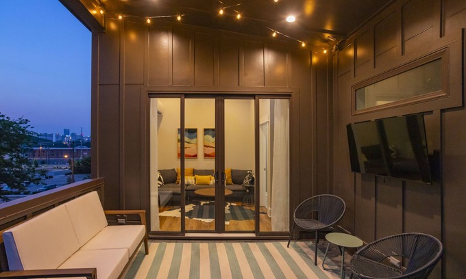 Eighth Avenue House | WeHo 3 Story Townhome 4 of 4 w/Rooftop Deck WALKABLE! 8 mins drive to BRDWY!