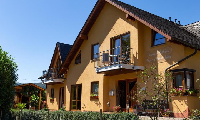 Wolf Bed & Breakfast | Wein- und Gästehaus Michels