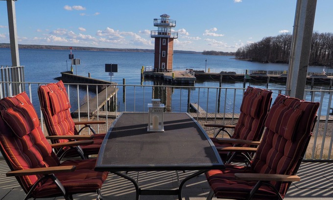 Plau am See Apartment | Weisses Haus Plau - Lake view apartment - MAISONETTE 2 with balcony
