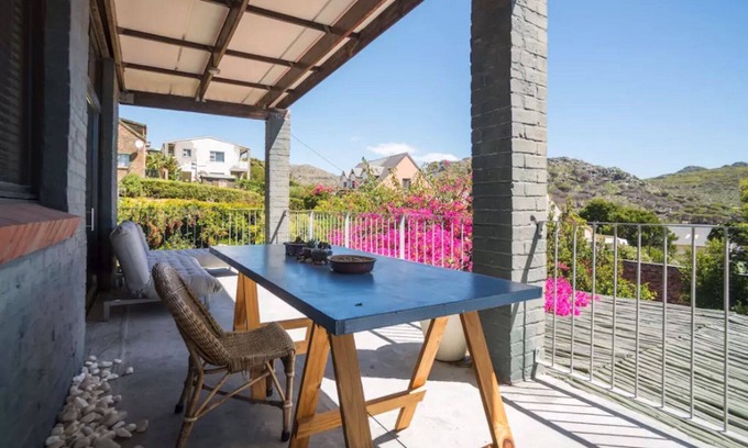 Cape Peninsula Apartment | Welcome Glen Mountain Gem: Tranquility in the Deep South.