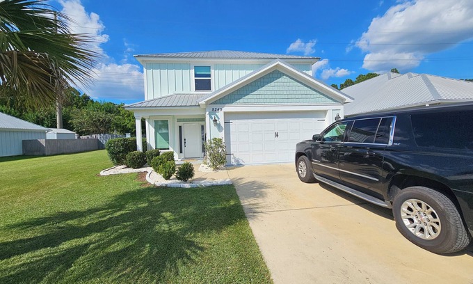 Foley Cottage | Welcome Home. min from the sandy beaches. 5br/4.5bth