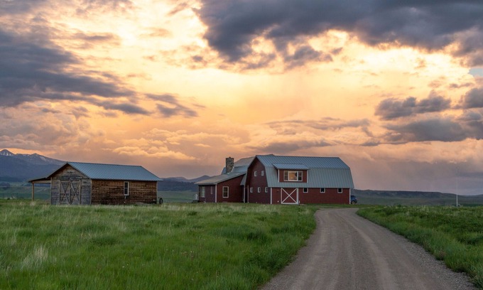 Wilsall Apartment | Welcome home to Quill Hill! Rural Montana at its best with modern amenities!