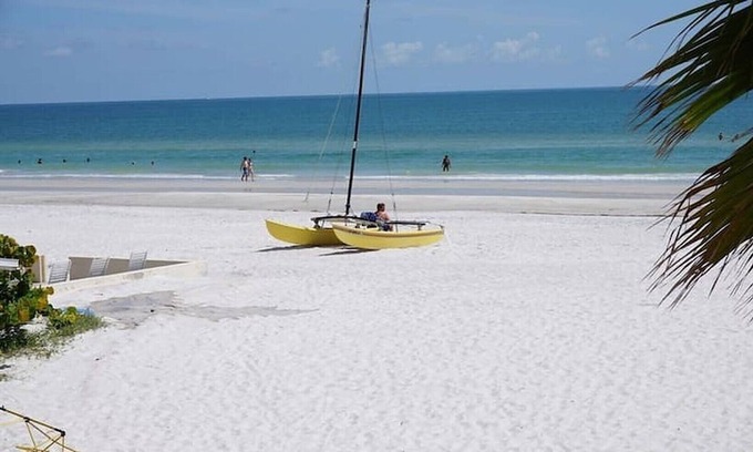 North Redington Beach Resort | WELCOME to the best beach anywhere