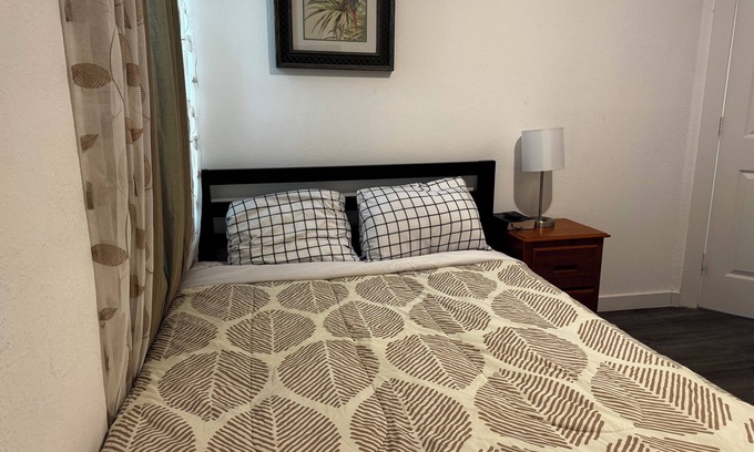 Northside House | Welcome to a minimalist Sandy Room 3B in a 3bed house with AC in vibrant Houston