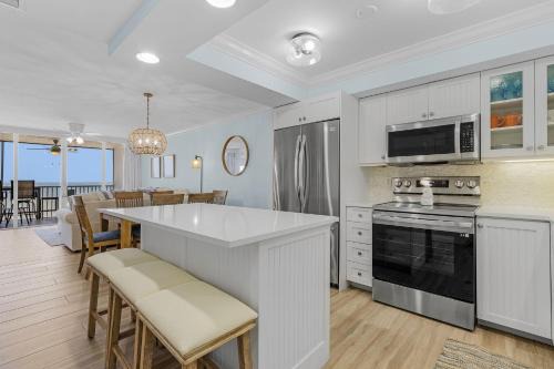 Fort Myers Beach Apartment | Welcome to Beach Villa's # 603 Vacation Rental - 250 Estero Blvd condo