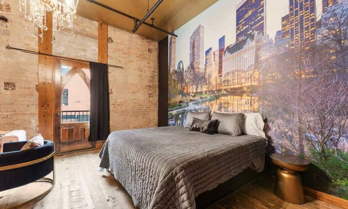 Springfield Apartment | Welcome to Black Palace-C! A beautiful downtown loft with easy access to everyth